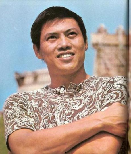 演员罗烈个人资料,影视界硬汉传奇，从武打明星到导演的蜕变之路